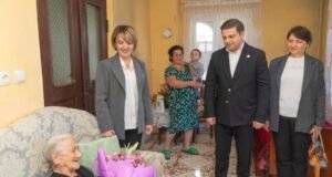 100 წლის ქალბატონს იუბილე მიულოცეს